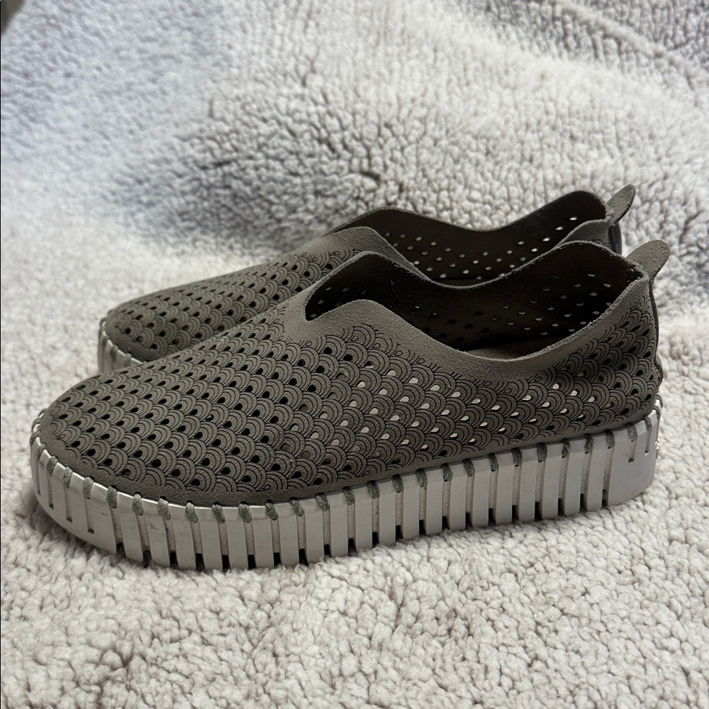 Isle Jacobsen Gray Slip-On Platform Shoes